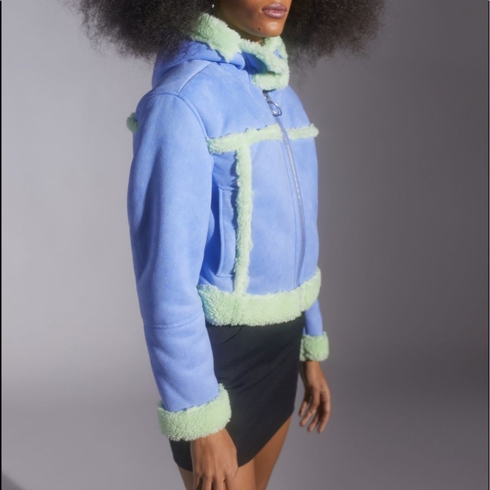 Urban Outfitters Roselyn Faux Sherling Blue Cozy cropped Y2K hood Jacket Coat - Picture 4 of 6